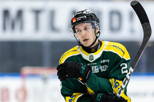 Östersunds Sebastian Benker jublar