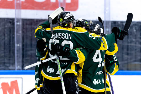 Östersunds spelare jublar