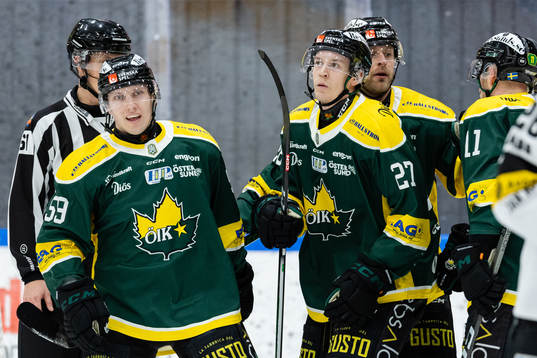 Östersunds Daniel Öhrn och Sebastian Benker jublar