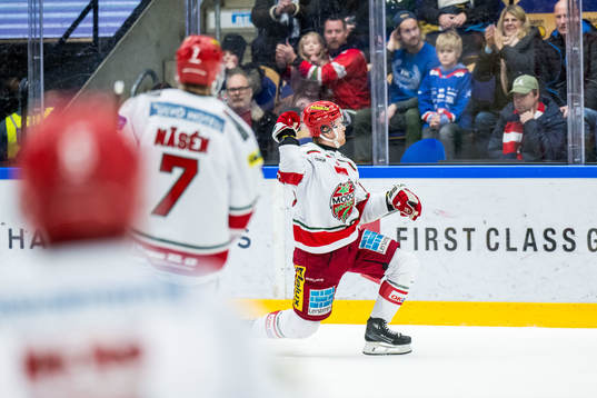 MoDos Mikkel Aagaard jublar