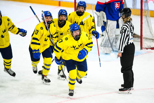 Anna Brenkle of Sweden celebrates
