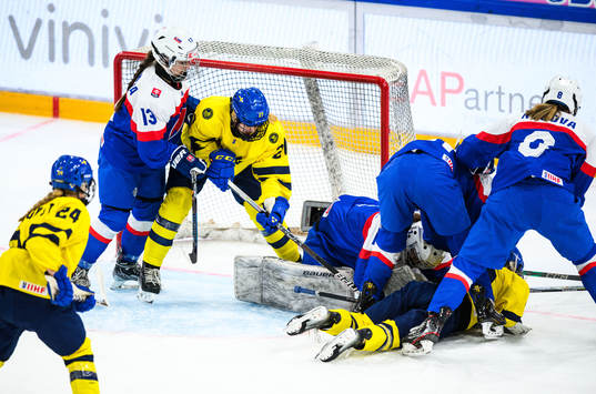 Bianka Maslakova of Slovakia and Anna Brenkle of Sweden