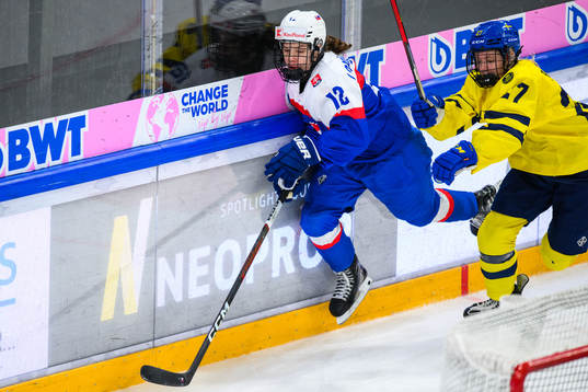 Nela Lopusanova of Slovakia and Anna Brenkle of Sweden