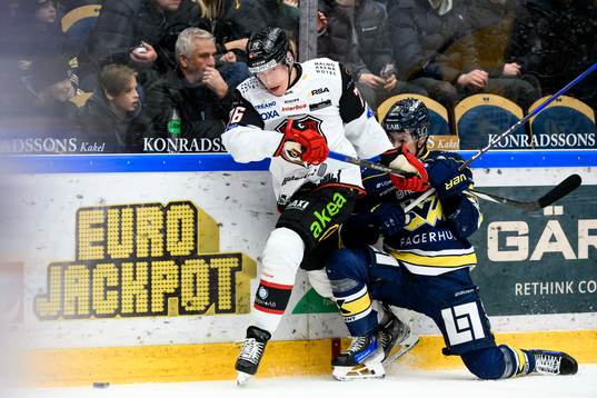Malmö Redhawks Tomi Sallinen och HV71s Hugo Fransson