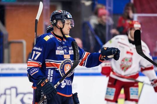 Växjös Gabriel Carlsson jublar