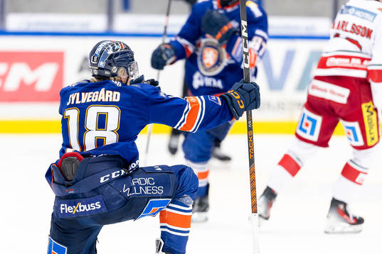 Växjös Marcus Sylvegård jublar