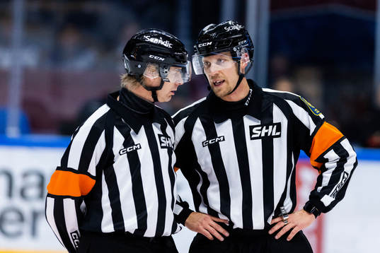 Domare Mikael Andersson och Andreas Harnebring