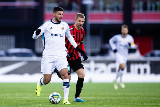 Djurgårdens Besard Sabovic och Brommapojkarnas Ludvig Fritzson 