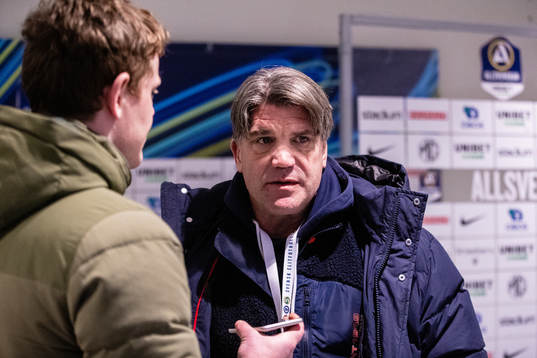 Djurgårdens sportchef Bosse Andersson intervjuas