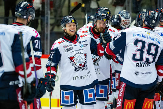 Linköpings Sebastian Strandberg jublar