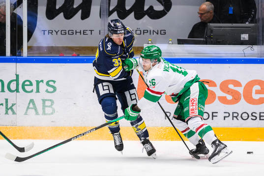 HV71s Måns Lindbäck  och Rögles Valtteri Viljanen