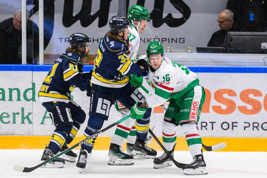 HV71s Måns Lindbäck  och Rögles Valtteri Viljanen