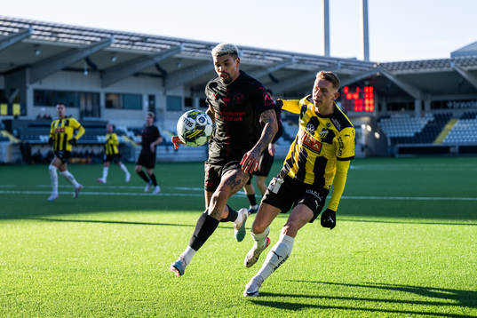 Midtjyllands Jose Carlos Juninho och Häckens Julius Lindberg