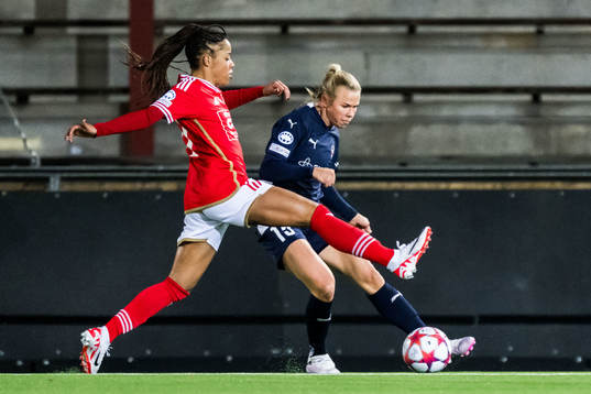 Catarina Amado of Benfica and Jessica Wik of FC Rosengård