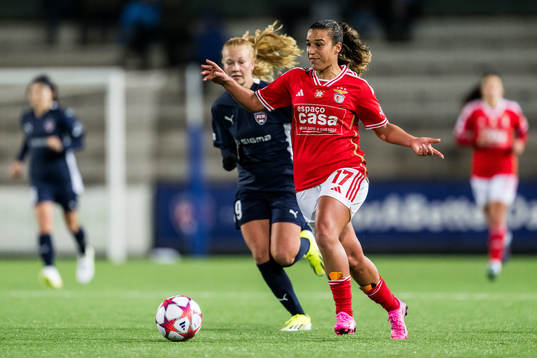 Andreia Norton of Benfica and Sofie Bruun Bredgaard of FC Rosengård