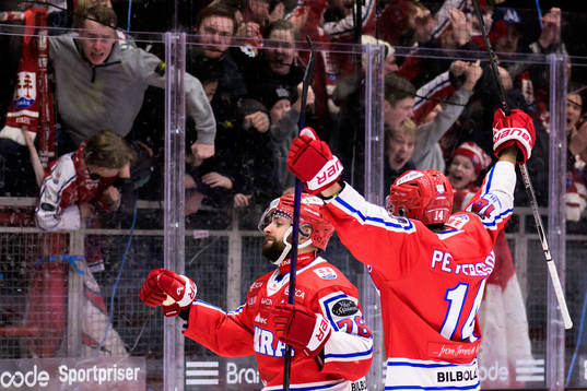 Timrås Robin Hanzl och Emil Pettersson jublar