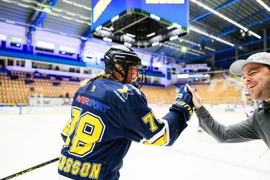 HV71s  Elin Svensson jublar