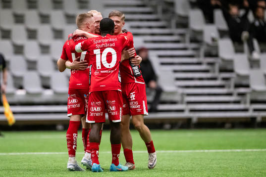 Elfsborgs Per Frick, André Boman, Michael Baidoo och Gottfrid Rapp jublar