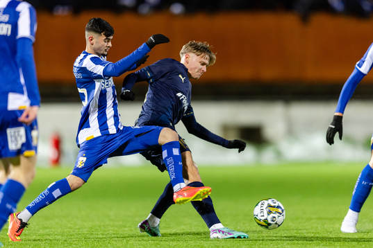 IFK Göteborgs Melvin Koliqi och Halmstads Albin Ahlstrand