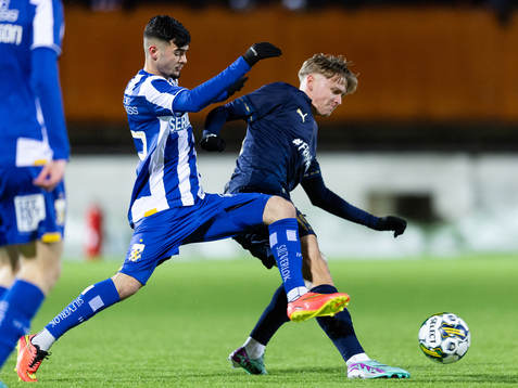 IFK Göteborgs Melvin Koliqi och Halmstads Albin Ahlstrand