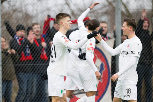 Helsingborgs Adrian Svanbäck och Anton Nilsson jublar efter 1-3