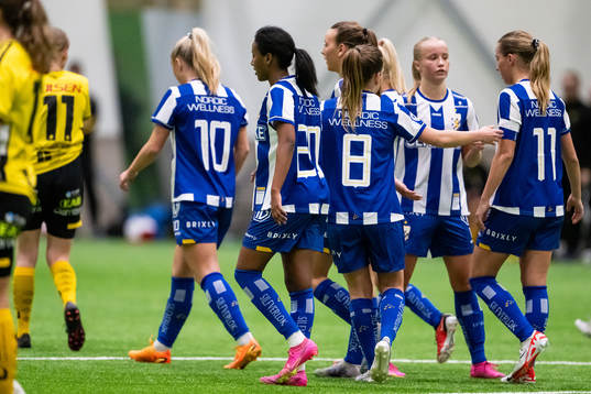 IFK Göteborgs spelare jublar efter mål