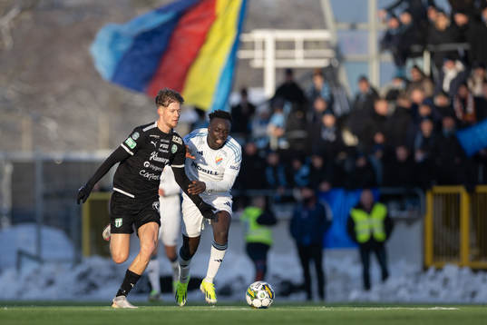 Västerås SKs Patric Åslund och Djurgårdens Kalipha Jawla