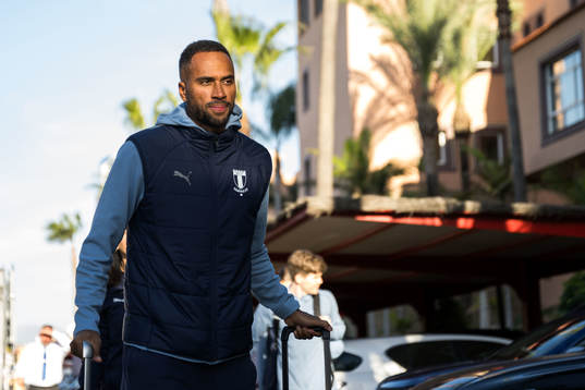 Malmö FFs Isaac Kiese Thelin vid ankomsten till spelarhotellet