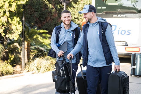 Malmö FFs Gabriel Busanello och målvakt Ricardo Friedrich vid ankomsten till spelarhotellet