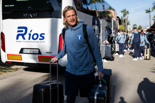 Malmö FFs målvakt Johan Dahlin vid ankomsten till spelarhotellet
