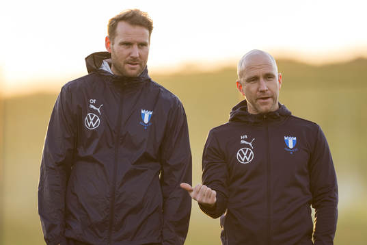 Malmö FFs assisterande tränare Ola Toivonen och tränare Henrik Rydström