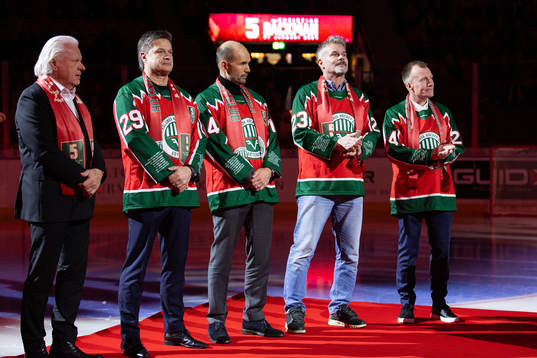 Frölundas ordförande Mats Grauers och tidigare spelarna