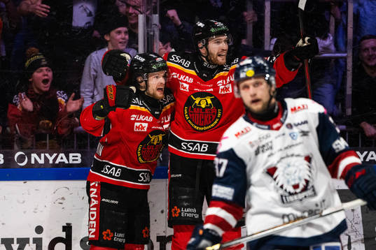 Luleås Brendan Shinnimin och Oscar Eklind jublar