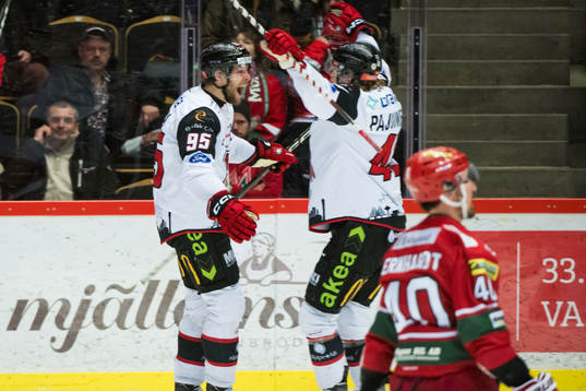 Malmö Redhawks Carl Persson jublar
