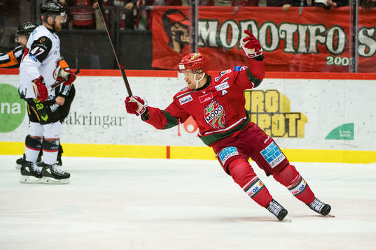 MoDos Mikkel Aagaard jublar