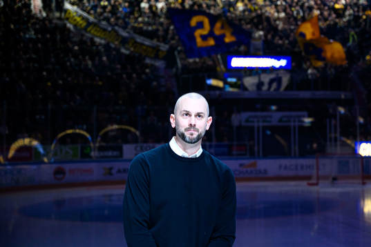 Den tidigare HV71-spelaren Erik Christensen hyllas innan