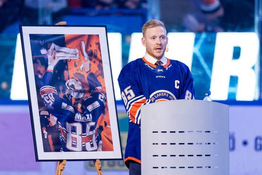 Den tidigare Växjö-spelaren Liam Reddox hyllas innan