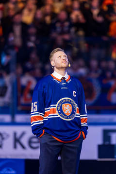 Den tidigare Växjö-spelaren Liam Reddox hyllas innan