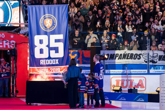 Den tidigare Växjö-spelaren Liam Reddox hyllas innan