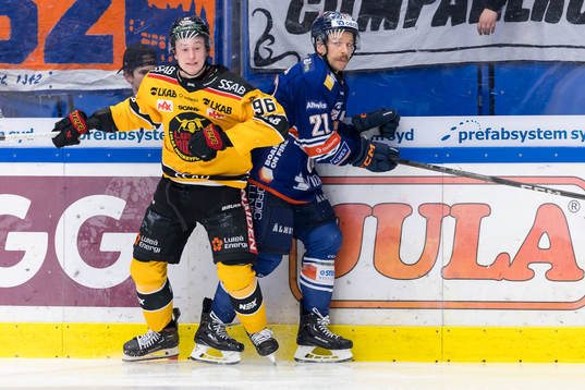 Luleås Pontus Andreasson och Växjös Brian Cooper