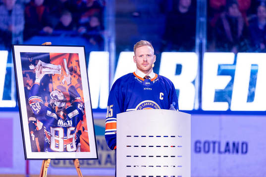 Den tidigare Växjöspelaren Liam Reddox hyllas före