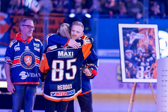 Den tidigare Växjöspelaren Liam Reddox hyllas av Lakers