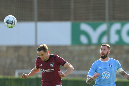 Jan Kuchta of Sparta Prag and Pontus Jansson of Malmö FF