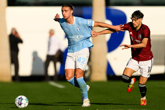 Elison Makolli of Malmö FF and Veljko Birmancevic of