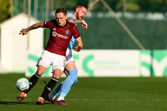 Jan Kuchta of Sparta Prag and Pontus Jansson of Malmö FF
