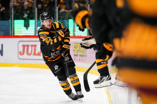 Skellefteås Jonathan Pudas jublar