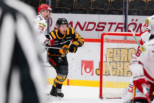 MoDos Adam Pettersson och Skellefteås Filip Sandberg