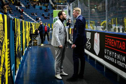 Västerviks assisterande tränare Joakim Hagelin  och AIKs