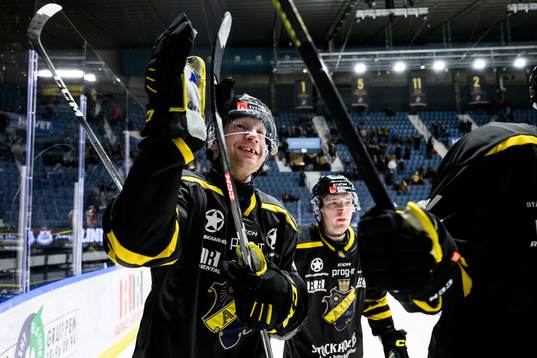 AIKs Richard Gynge jublar