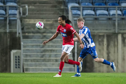 Robin Østrøm of Silkeborg and Rasmus Nåfors Dahlin of IFK Göteborg during the Atlantic Cup football match between IFK Göteborg and Silkeborg on February 2, 2024 in Faro. 
